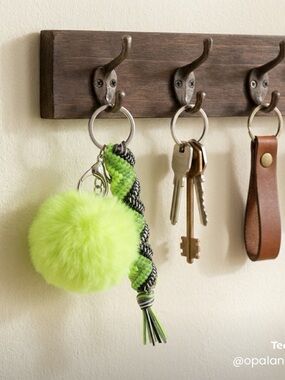 🌟Neon Edge Keychain